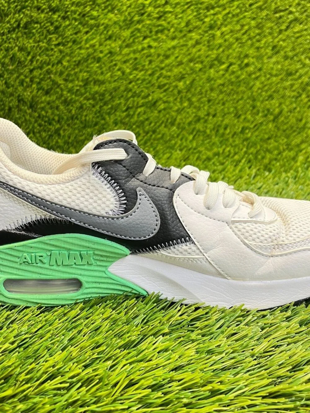 Nike Air Max Excee Womens Size 7‎ White Black Athletic Running Shoes Sneakers